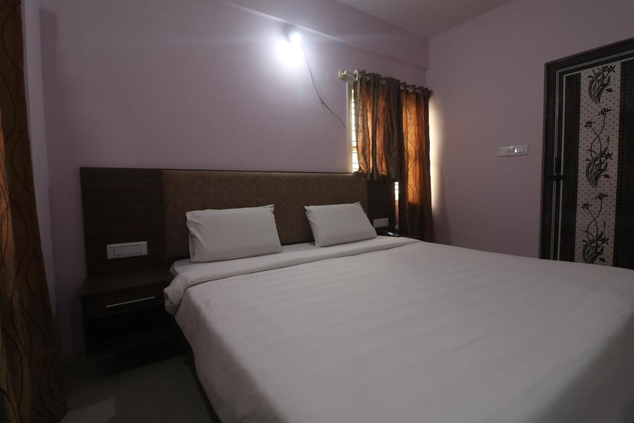 Collection O 84214 Ivory Petals Service 3* Bangalore